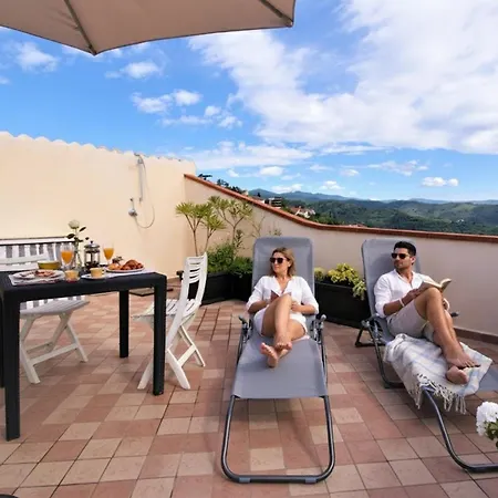 The Old Ship Apartman Costarainera